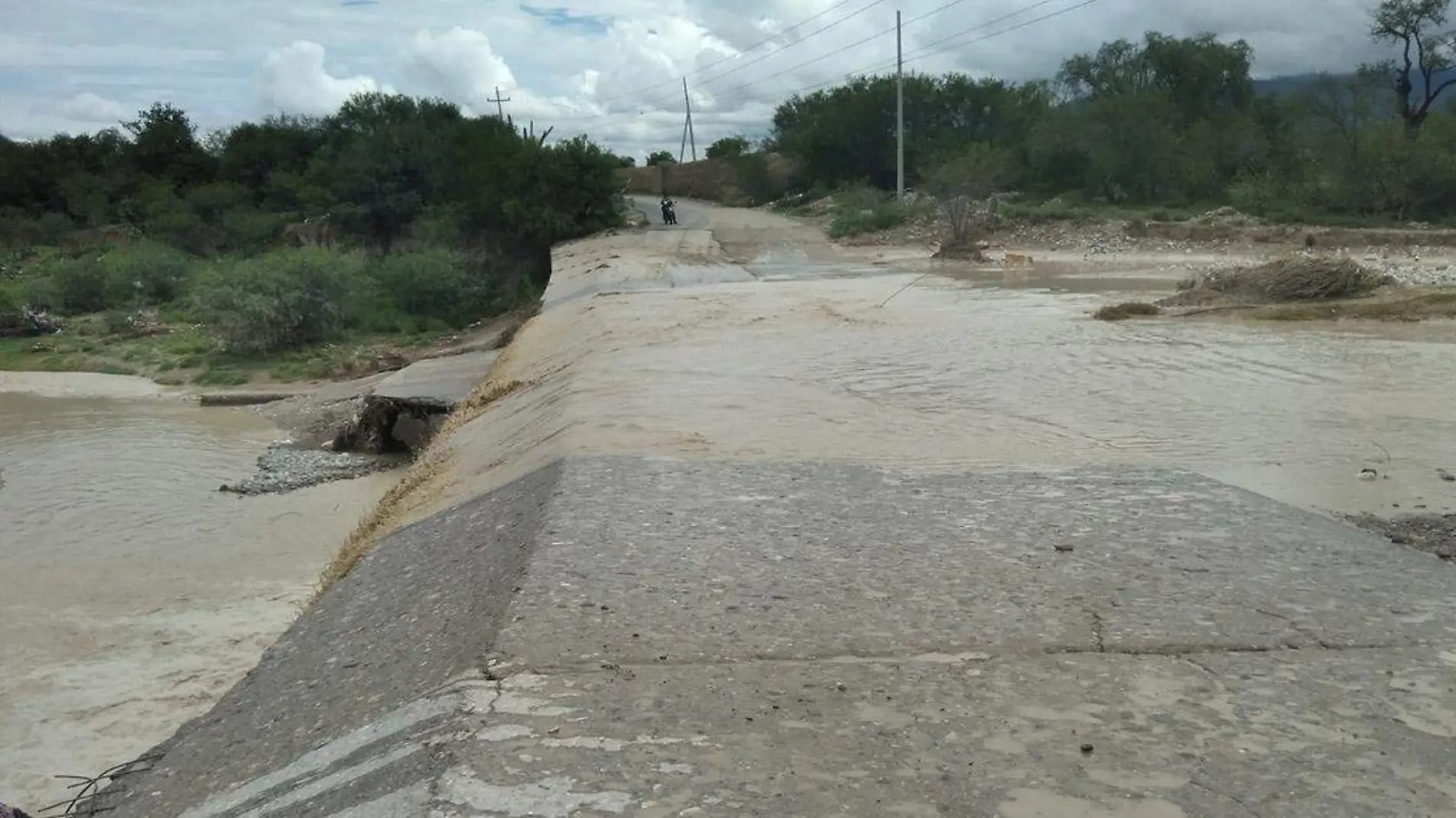 La falta de presupuesto para reconstruir el puente que comunica a este municipio con San Marcos Necoxcalco